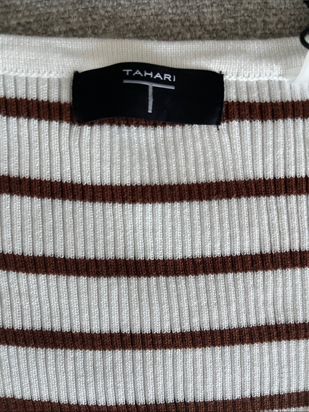 Tahari - Picture 5 of 6